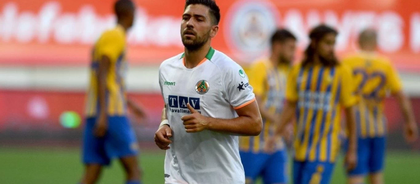 Ολοταχώς προς συμφωνία με την Φενέρμπαχτσε ο Τάσος Μπακασέτας